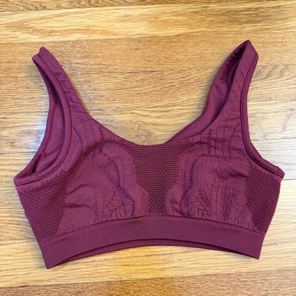 Athleta Textured Knit Sports Bra in Burgundy Red - Size Medium - Picture 2 of 5